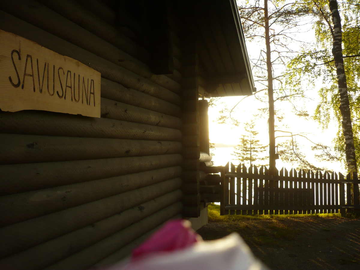 Savusauna Saimaan rannalla